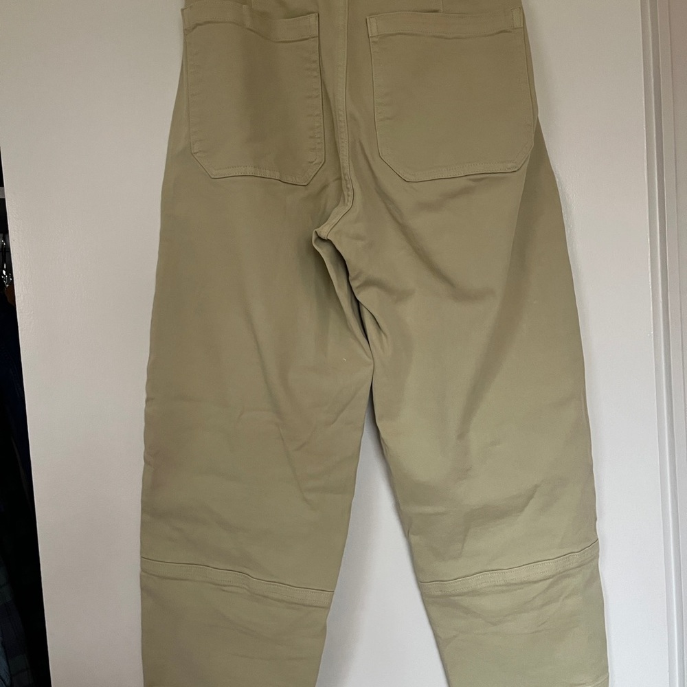 Everlane Women's Cropped Barrel Pants in Soft Green - Picture 3 of 6